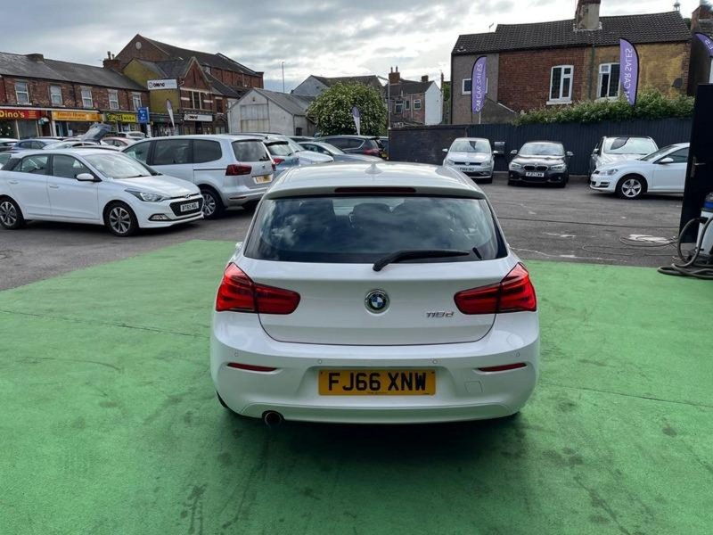 BMW 1 SERIES