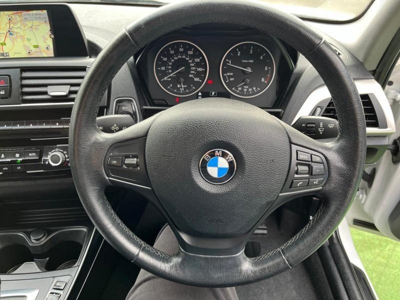 BMW 1 SERIES